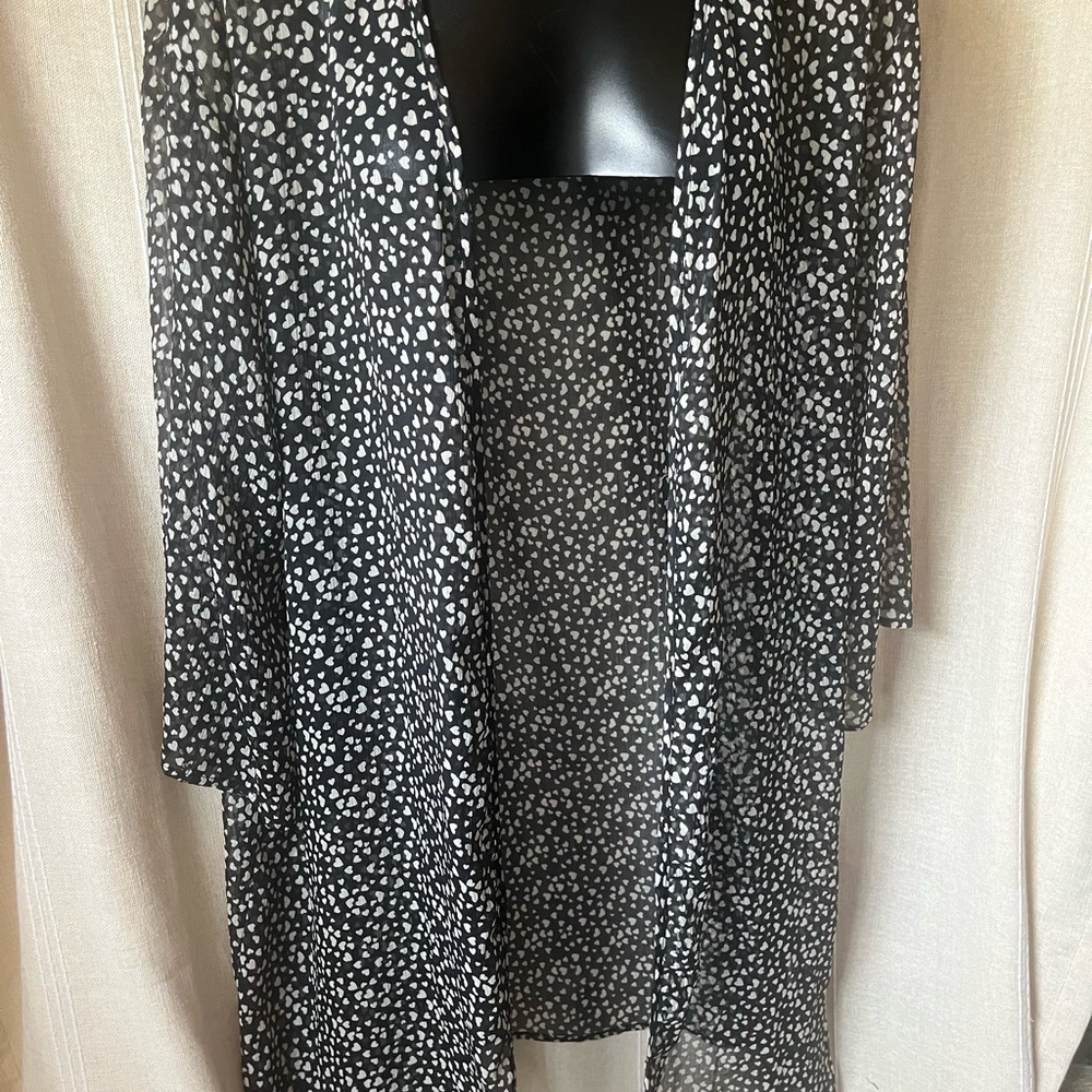 Aphorism Black and Cream Heart Pattern kimono style top